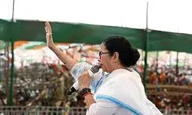 पश्चिम बंगाल चुनाव: टीएमसी ने जारी किया 10 सूत्रीय घोषणापत्र, महिलाओं और युवाओं के लिए बड़े वादे