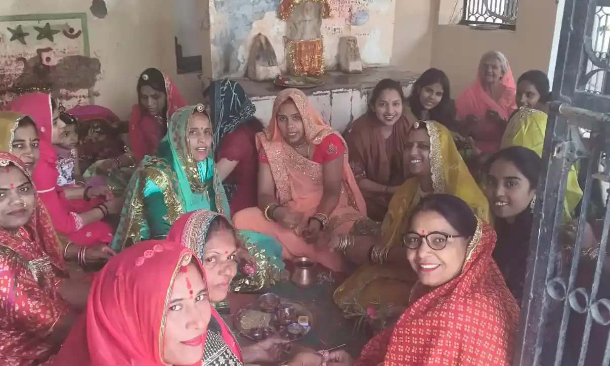 गुरला में घर-घर गूंज रहे गणगौर के गीत, होली से 16 दिन वे शिव मंदिर में होती सामूहिक पूजा गुरला में घर-घर गूंज रहे गणगौर के गीत, होली से 16 दिन वे शिव मंदिर में होती सामूहिक पूजा