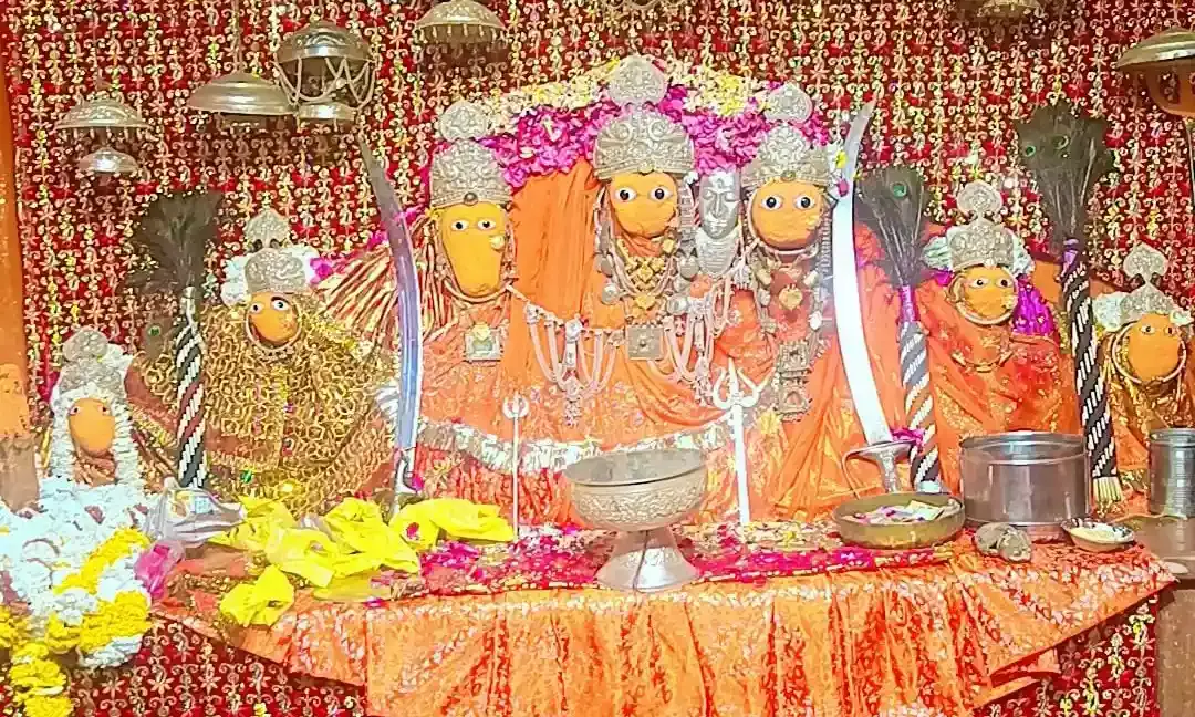 कोदूकोटा के कालिका माता मंदिर में नवरात्र की धूम, उमड़ रही श्रद्धालुओं की भारी भीड़ कोदूकोटा के कालिका माता मंदिर में नवरात्र की धूम, उमड़ रही श्रद्धालुओं की भारी भीड़