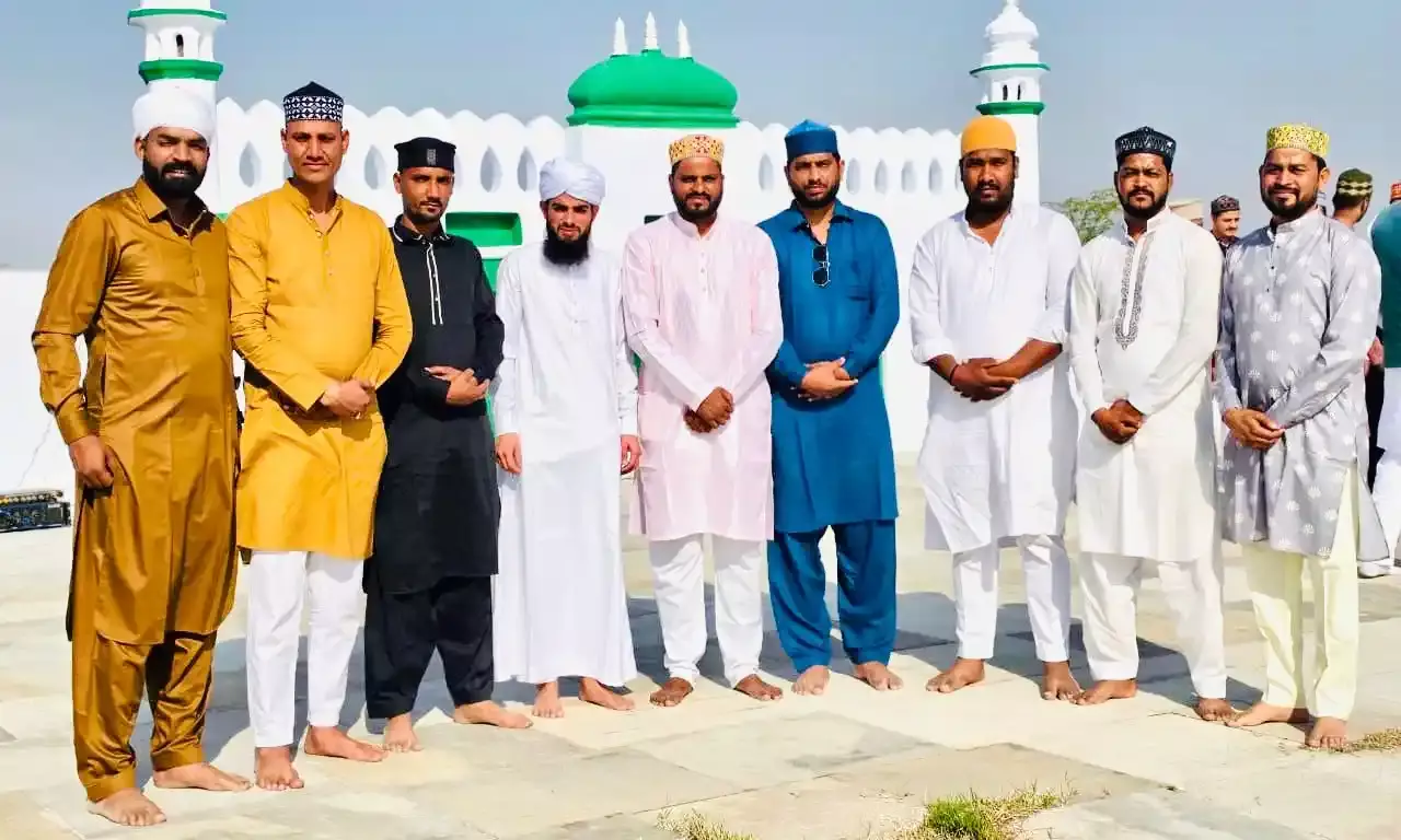 मोड़ का निंबाहेड़ा में ईद-उल-फितर की धूम: भाईचारे और अमन-चैन के लिए उठीं दुआएं मोड़ का निंबाहेड़ा में ईद-उल-फितर की धूम: भाईचारे और अमन-चैन के लिए उठीं दुआएं