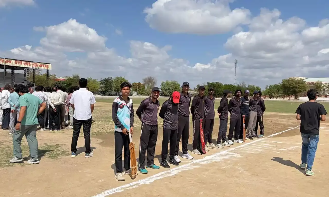गर्ग प्रीमियर लीग का भव्य आगाज, खेलों से समाज में बढ़ती है एकता और संस्कार: सांसद सीपी जोशी