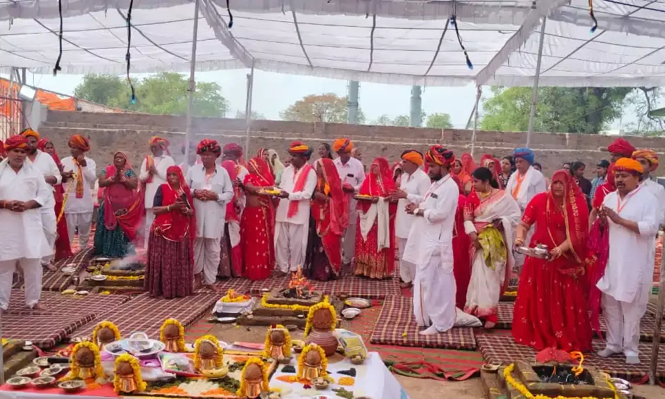 चमत्कारी बालाजी मन्दिर में हुआ अनुठा आयोजन हनुमंत यज्ञ व बड़- पिपल विवाह चमत्कारी बालाजी मन्दिर में हुआ अनुठा आयोजन हनुमंत यज्ञ व बड़- पिपल विवाह