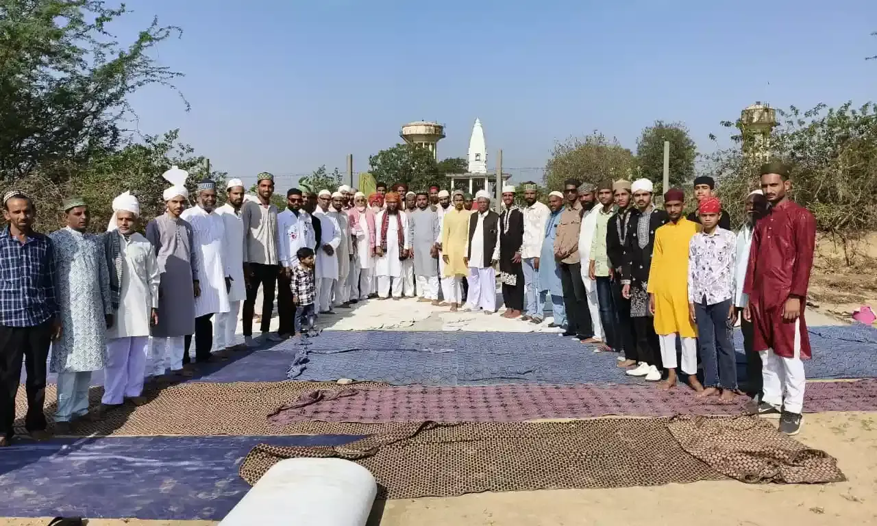 आकोला व श्रीपुरा में मुस्लिम भाइयों ने ईद मनाई