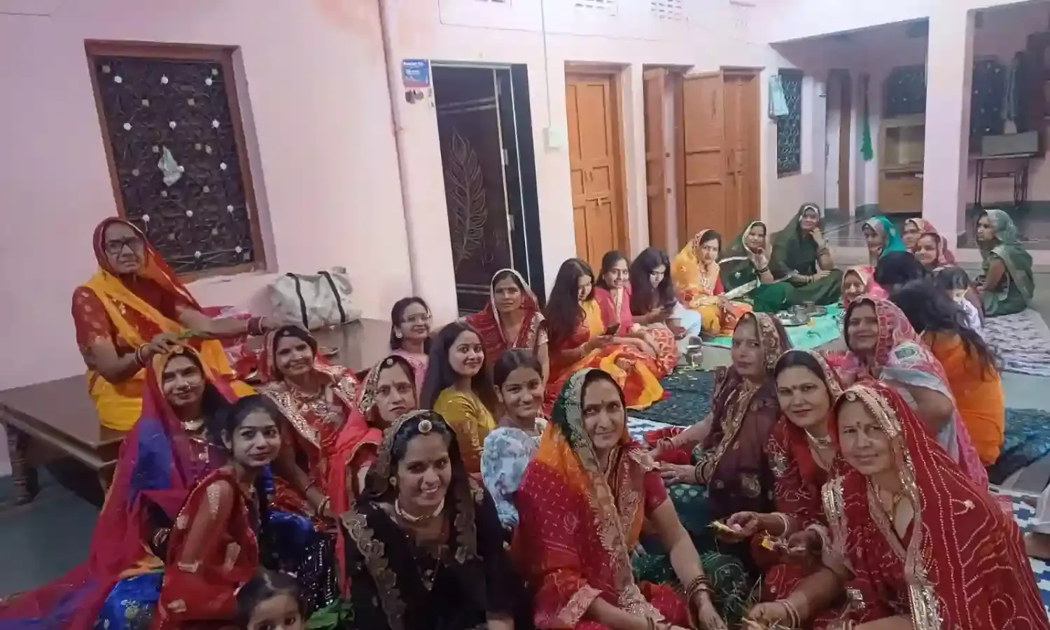 महुआ में महिलाओं ने की गणगौर की पूजा