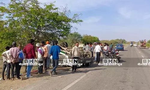 सांवरिया जी दर्शन को जा रहे श्रद्धालुओं की बोलेरो पलटी, 11 लोग बाल-बाल बचे