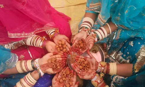 महिलाओं ने की इसर गणगौर की पुजा