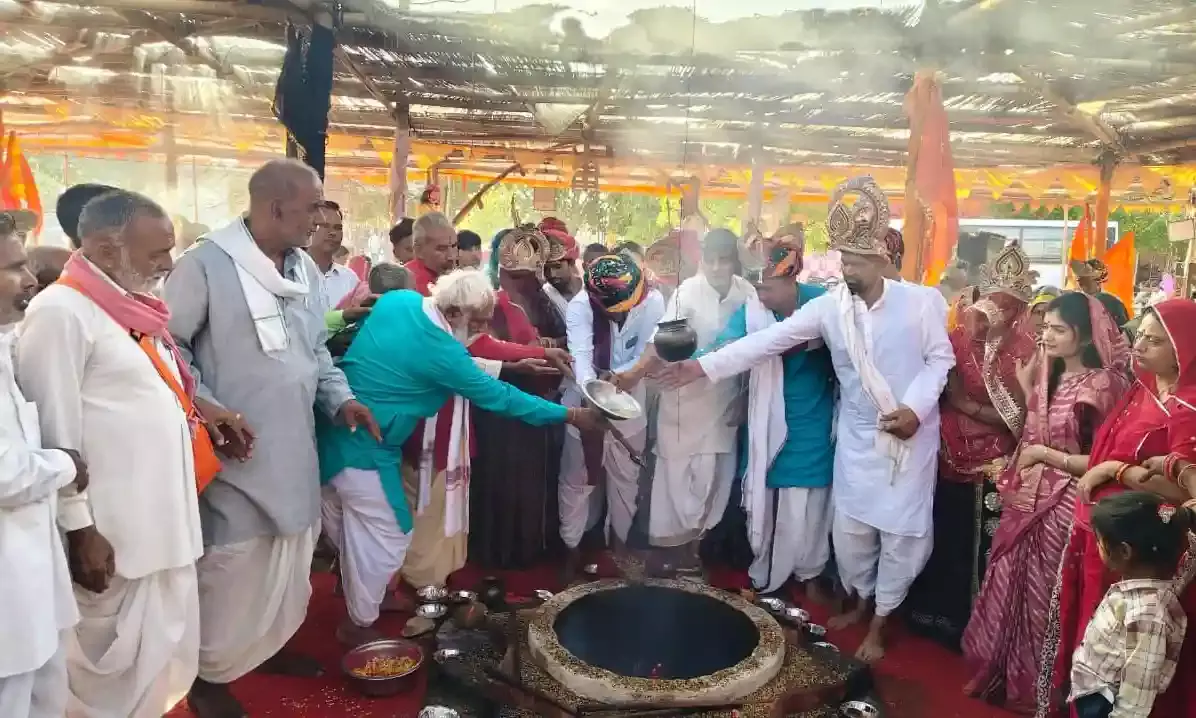 बनकाखेड़ा में आस्था का ज्वार: यज्ञ लक्ष्मी और चारभुजानाथ के फेरे के साथ देवनारायण महायज्ञ की पूर्णाहुति बनकाखेड़ा में आस्था का ज्वार: यज्ञ लक्ष्मी और चारभुजानाथ के फेरे के साथ देवनारायण महायज्ञ की पूर्णाहुति