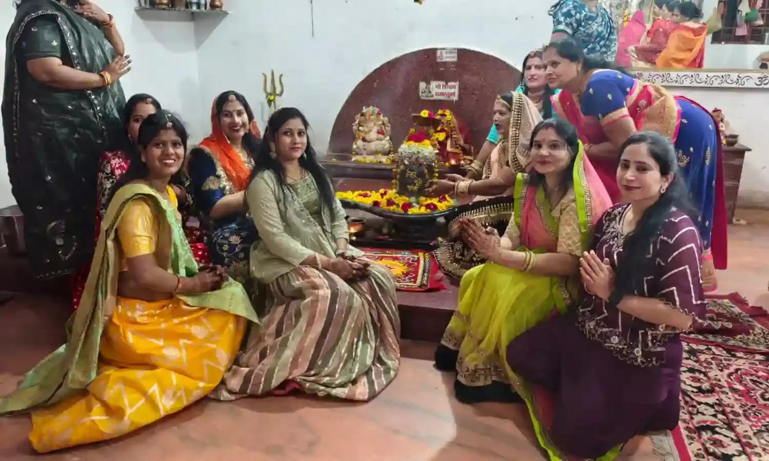 शिवालिक विहार में गूंजे गणगौर के मंगल गीत, गाजे-बाजे के साथ निकली ईसर-गणगौर की शोभायात्रा शिवालिक विहार में गूंजे गणगौर के मंगल गीत, गाजे-बाजे के साथ निकली ईसर-गणगौर की शोभायात्रा