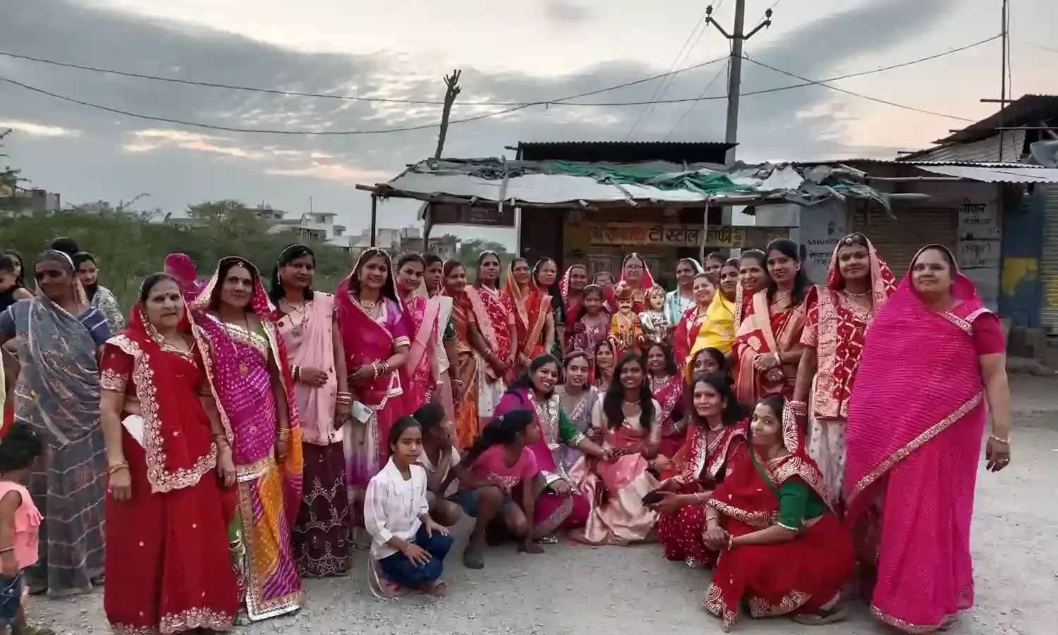 ईसर गणगौर की शाही सवारी धूमधाम से निकली