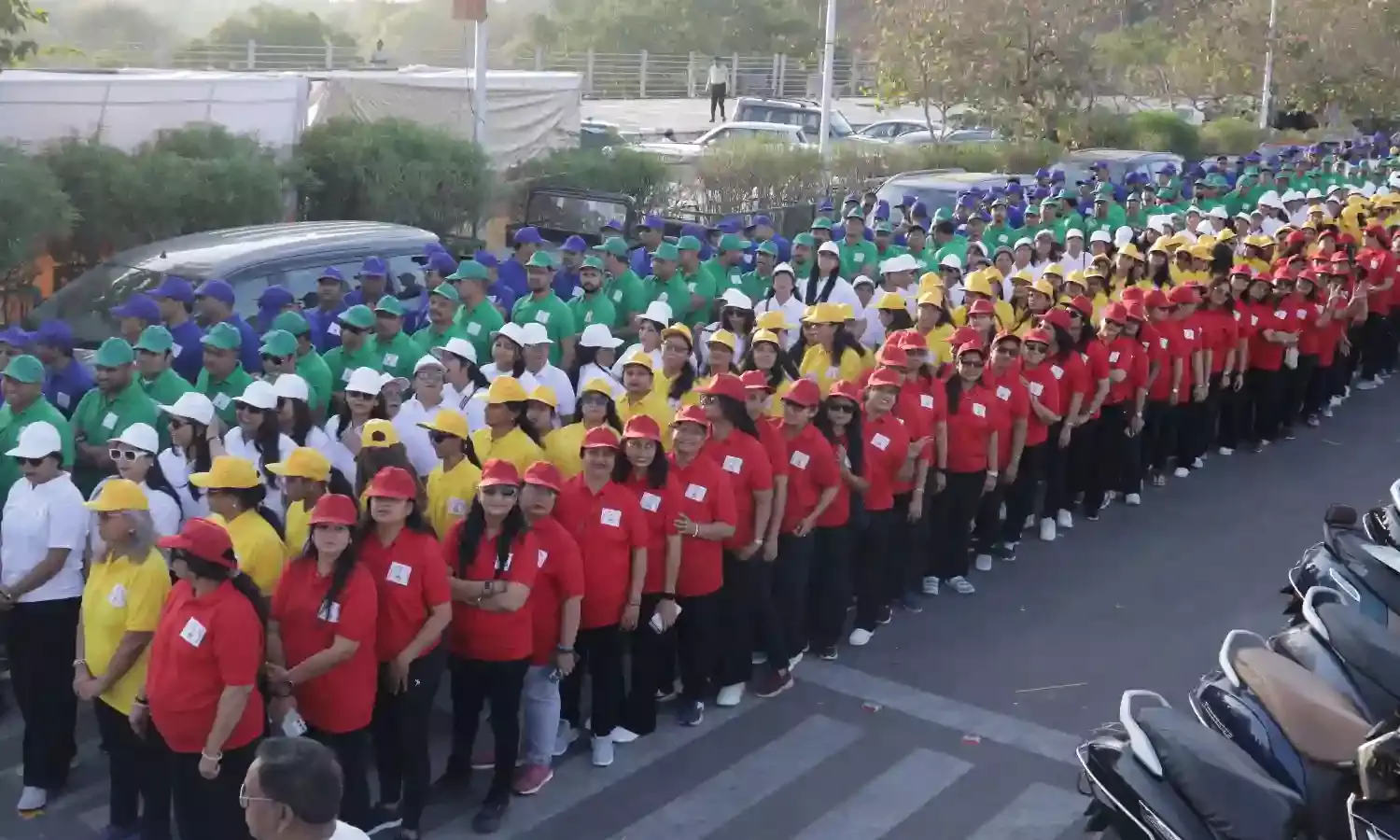 फतहसागर पाल पर जैन धर्म के रंग, मानव श्रृंखला से दिया अहिंसा का संदेश