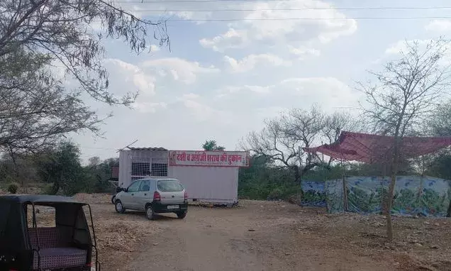 आबादी में शराब दुकानों से लोग परेशान, उग्र आंदोलन की चेतावनी