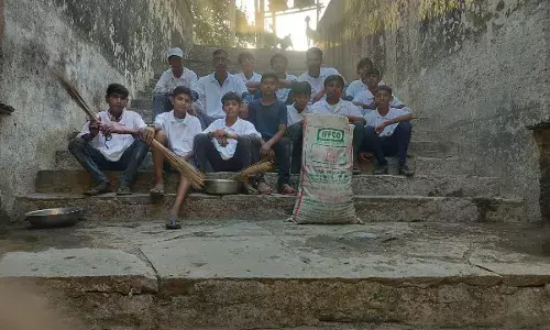 10 मिनट देश के नाम” से शहीद पखवाड़े की शुरुआत, बावड़ी की सफाई कर दी श्रद्धांजलि 10 मिनट देश के नाम” से शहीद पखवाड़े की शुरुआत, बावड़ी की सफाई कर दी श्रद्धांजलि