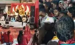 माता के जगराते में कव्वाली गाने पर बवाल, गायक जॉन अजमेरी को मंच छोड़कर जाना पड़ा माता के जगराते में कव्वाली गाने पर बवाल, गायक जॉन अजमेरी को मंच छोड़कर जाना पड़ा