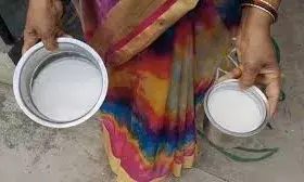 जहरीला दूध पीने से 16 लोगों ने तोड़ा दम, इलाके में मचा हड़कंप जहरीला दूध पीने से 16 लोगों ने तोड़ा दम, इलाके में मचा हड़कंप