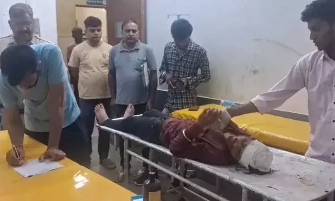 चलती ट्रेन से गिरकर युवक गंभीर घायल, प्राथमिक उपचार के बाद पाली रेफर चलती ट्रेन से गिरकर युवक गंभीर घायल, प्राथमिक उपचार के बाद पाली रेफर