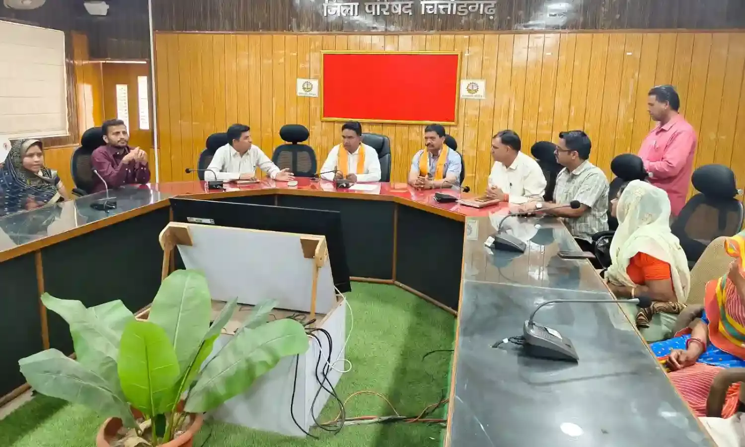 राजीविका द्वारा उत्कृष्ट कार्य करने वाले कैडर को टेबलेट वितरण