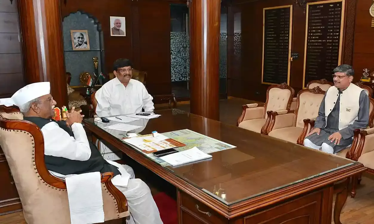 पश्चिम क्षेत्र सांस्कृतिक केन्द्र की निदेशक ने की राज्यपाल से शिष्टाचार भेंट: कला और संस्कृति के संवर्धन पर हुई चर्चा पश्चिम क्षेत्र सांस्कृतिक केन्द्र की निदेशक ने की राज्यपाल से शिष्टाचार भेंट: कला और संस्कृति के संवर्धन पर हुई चर्चा