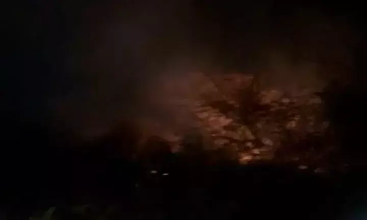 फलौदी में आराध्य देव श्री देवनारायण भगवान के मंदिर परिसर के पास अचानक भीषण आग लग गई।