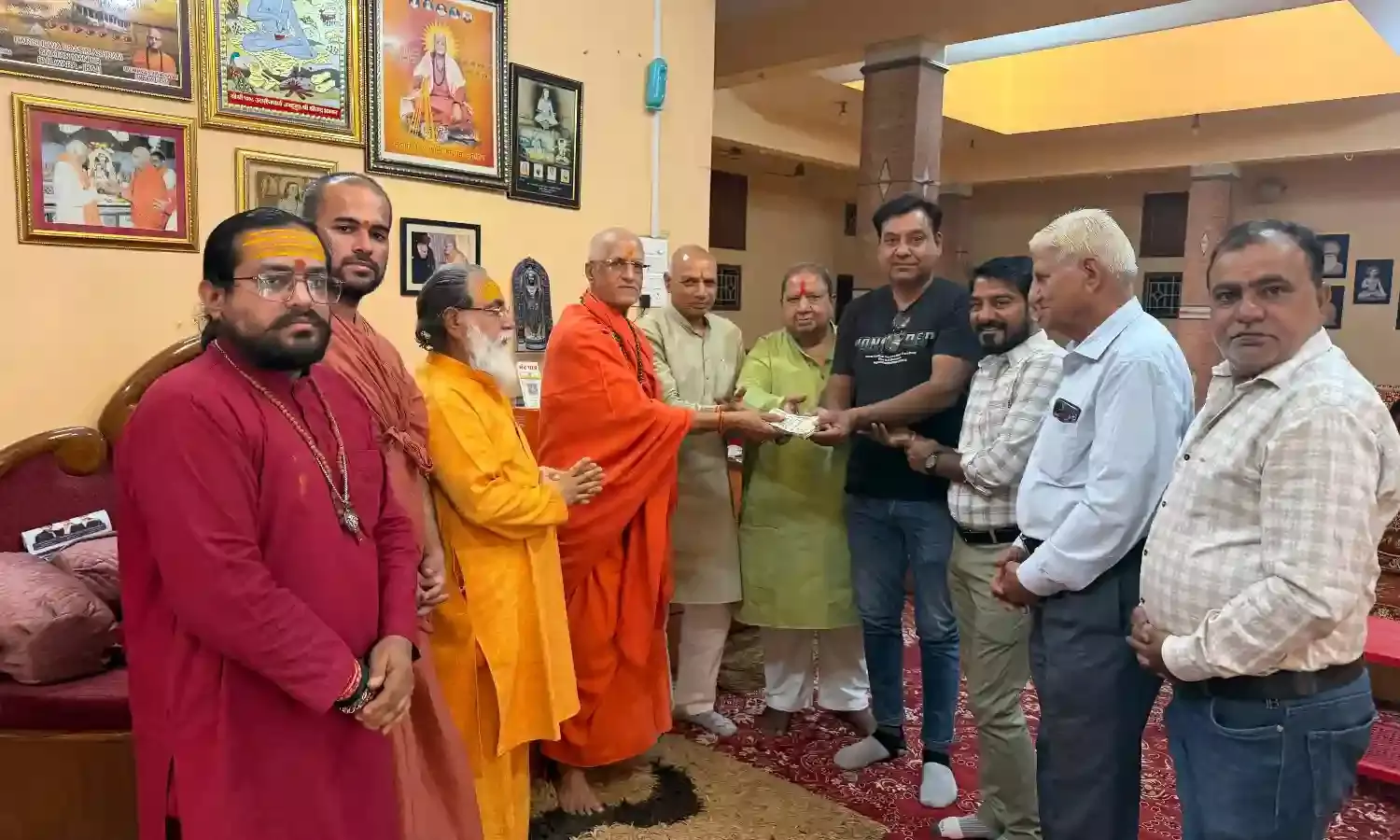 सनातन मंगल महोत्सव की सवा दो लाख की भेंट अब गौमाता के नाम! सनातन मंगल महोत्सव की सवा दो लाख की भेंट अब गौमाता के नाम!