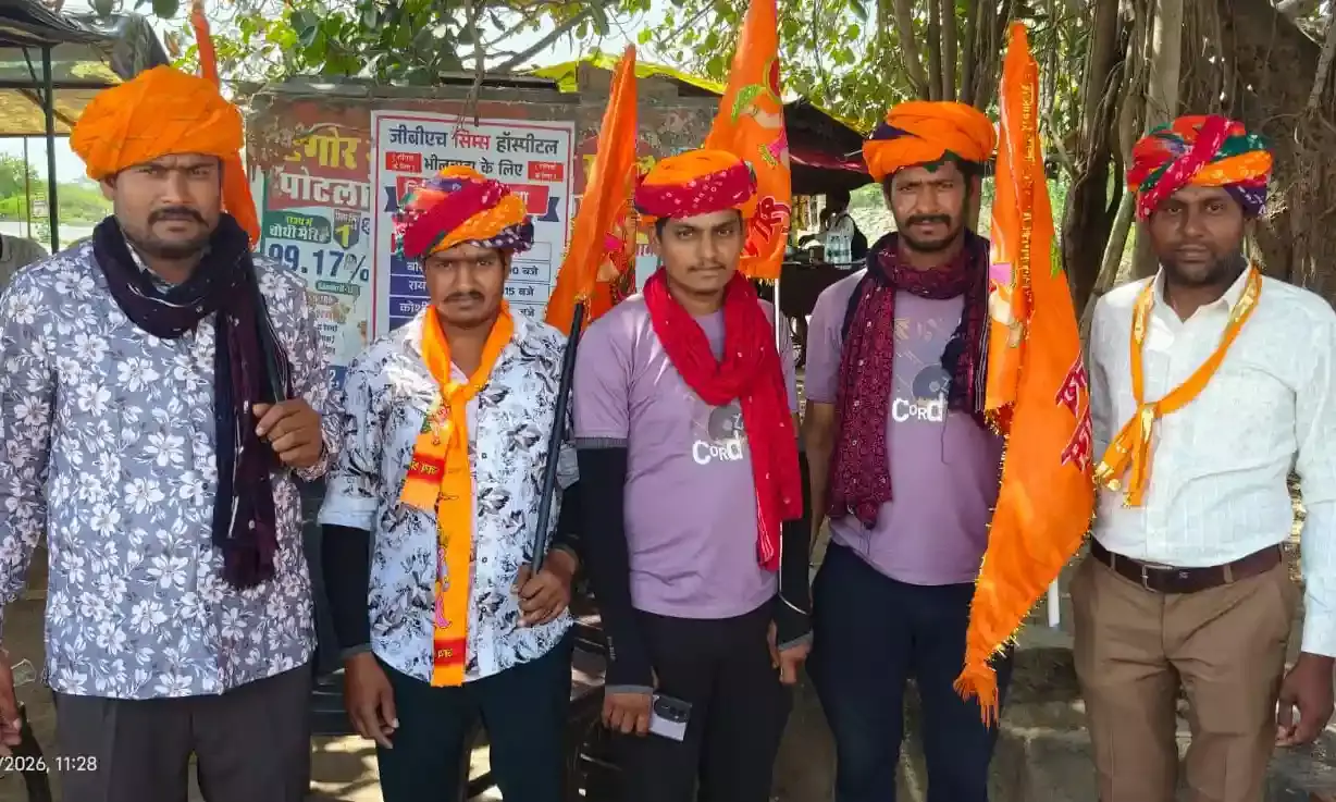 अहमदाबाद से थला बालाजी मंदिर तक युवाओं की पैदल यात्रा, नवरात्रि में उमड़ा उत्साह