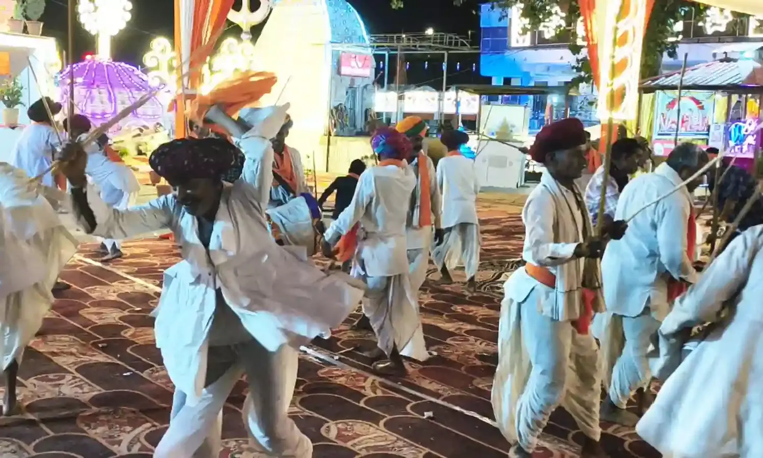 श्री जोगणिया माता दरबार में पारंपरिक गेर नृत्य की आकर्षक प्रस्तुति, हजारों श्रद्धालु रहे मौजूद