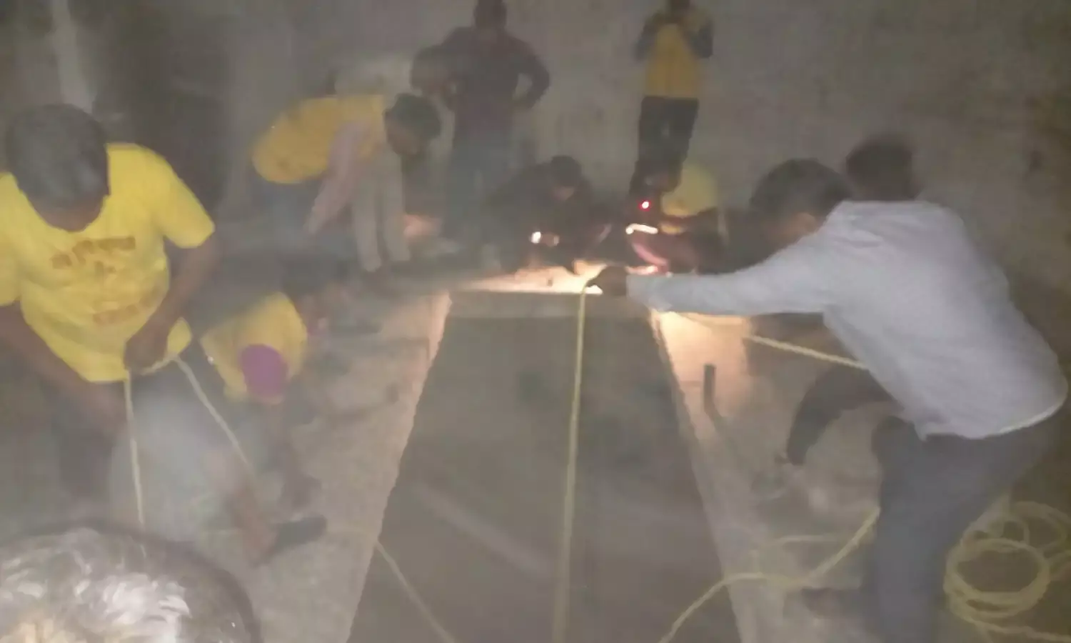 कुएं में मिला लापता युवक का शव, चचेरे भाई की तलाश जारी