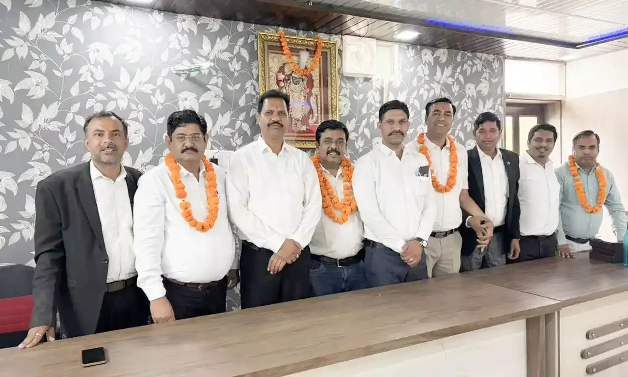 नव मनोनीत कार्यकारिणी का जिला अभिभाषक संस्था ने किया स्वागत नव मनोनीत कार्यकारिणी का जिला अभिभाषक संस्था ने किया स्वागत