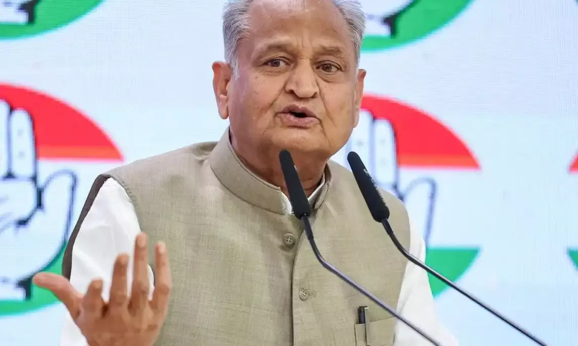 गांधी के नाम पर राजनीति? गहलोत ने सरकार की मंशा पर उठाए सवाल गांधी के नाम पर राजनीति? गहलोत ने सरकार की मंशा पर उठाए सवाल