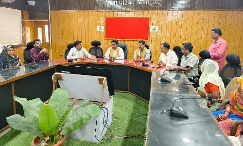 राजीविका द्वारा उत्कृष्ट कार्य करने वाले कैडर को टेबलेट वितरण