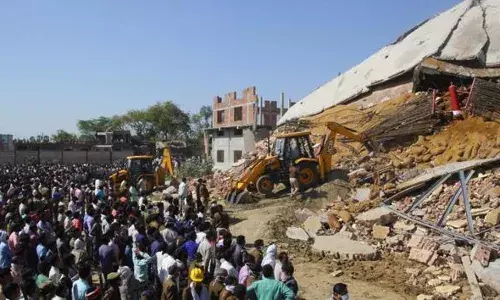 प्रयागराज में भीषण हादसा: कोल्ड स्टोरेज की छत ढही, 4 की मौत और 20 के दबे होने की आशंका