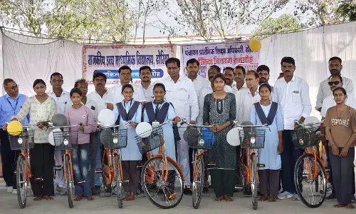बालिकाओं को साइकिल वितरण से शिक्षा की राह हुई आसान- विधायक कृपलानी