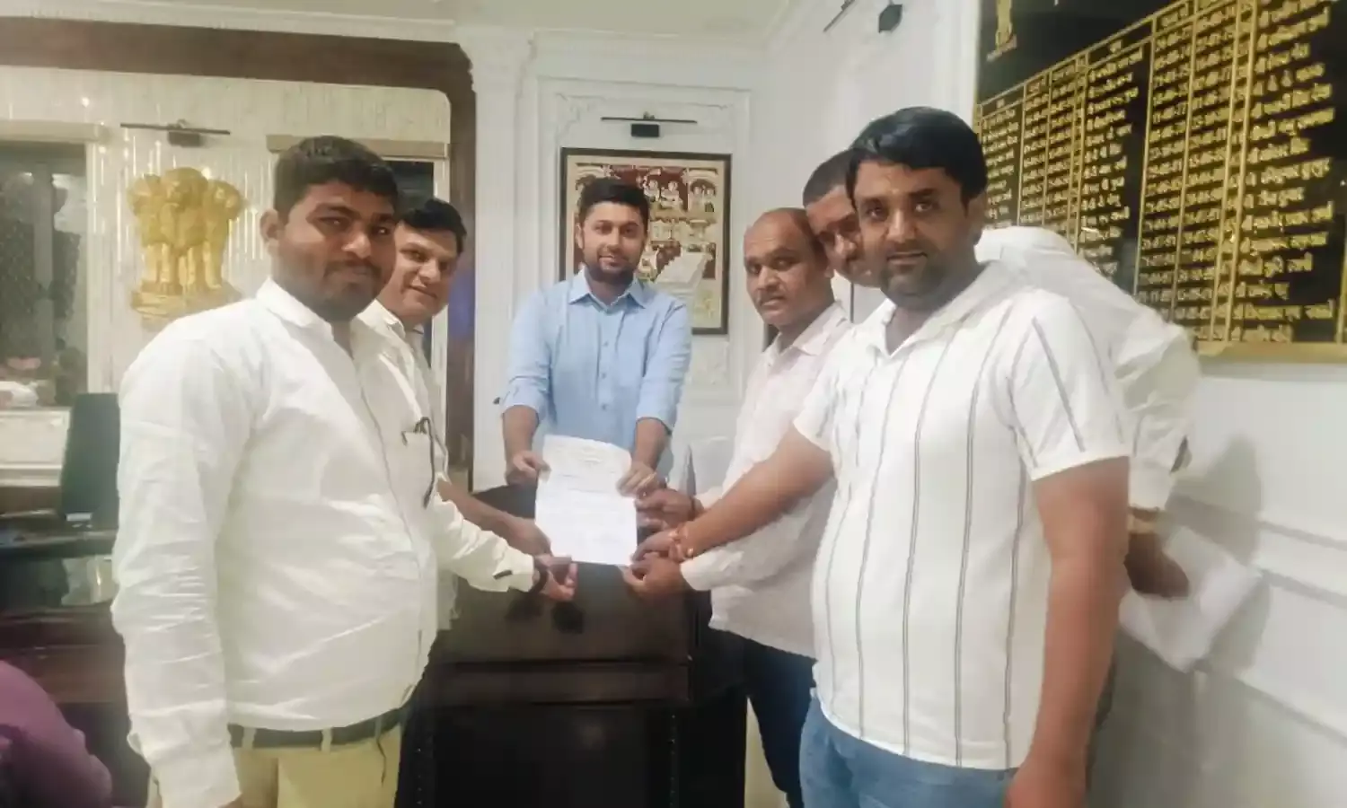 सांवरिया हनुमान मंदिर को बचाने के लिए अंतरराष्ट्रीय हिंदू परिषद व राष्ट्रीय बजरंग दल ने खोला मोर्चा, कलेक्टर को सौंपा ज्ञापन