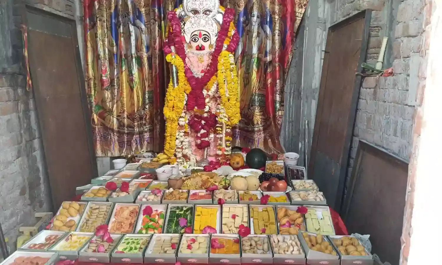 चंवरा के हनुमान मंदिर में उमड़ा आस्था का सैलाब, महाआरती और छप्पन भोग के साथ नवरात्रि महोत्सव का आयोजन