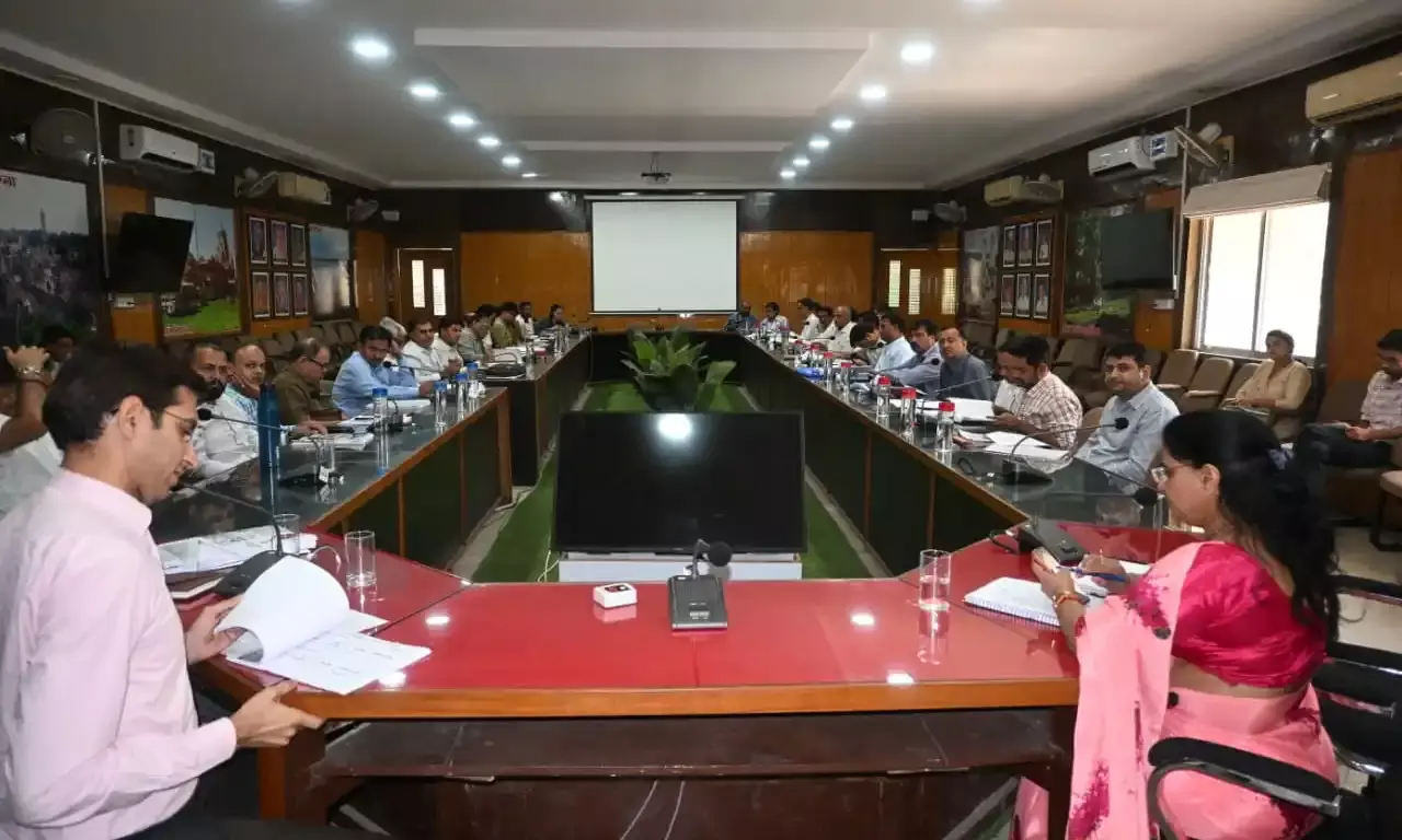 फ्लैगशिप योजनाएं, बजट घोषणा एवं संपर्क पोर्टल की प्रगति पर साप्ताहिक समीक्षा बैठक आयोजित