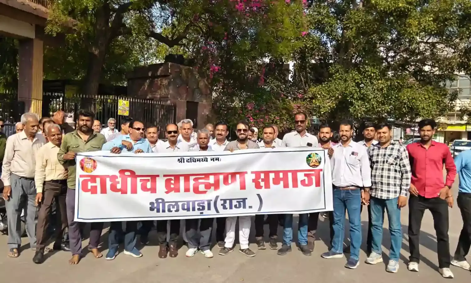 भीलवाडा दाधीच समाज ने कलेक्टर को सौंपा ज्ञापन, गोठ-मांगलोद मंदिर के पुजारियों पर कार्रवाई की मांग