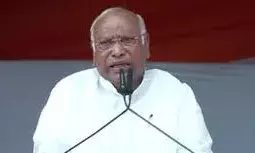 संसद में सियासी संग्राम: पीएम के बयान पर खरगे का करारा जवाब