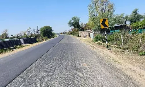 भदालीखेड़ा-कोदूकोटा नेशनल हाईवे: रिपेयरिंग के नाम पर सड़क को खोदकर भूला ठेकेदार, हादसों को न्योता दे रहा अधूरा काम