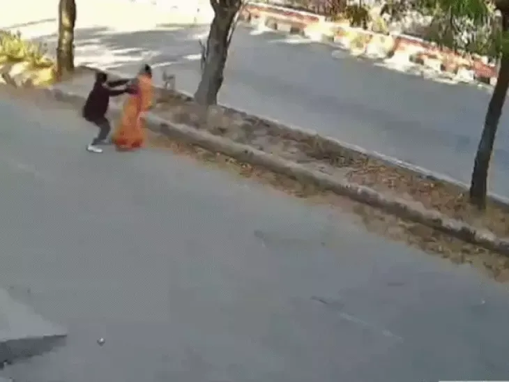 उदयपुर पुलिस की बड़ी कामयाबी: बुजुर्ग महिला से चेन लूटने वाले फूफा-भतीजे गिरफ्तार