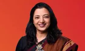 बैठक से दूरी पर विवाद, कायंदे बोलीं— विपक्ष को चाहिए नया नेतृत्व