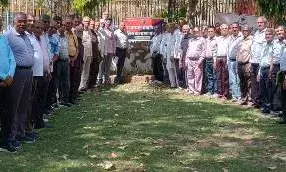 आठवें वेतन आयोग में विसंगतियों के खिलाफ रिटायर्ड पुलिसकर्मियों का हल्लाबोल: सौंपा ज्ञापन