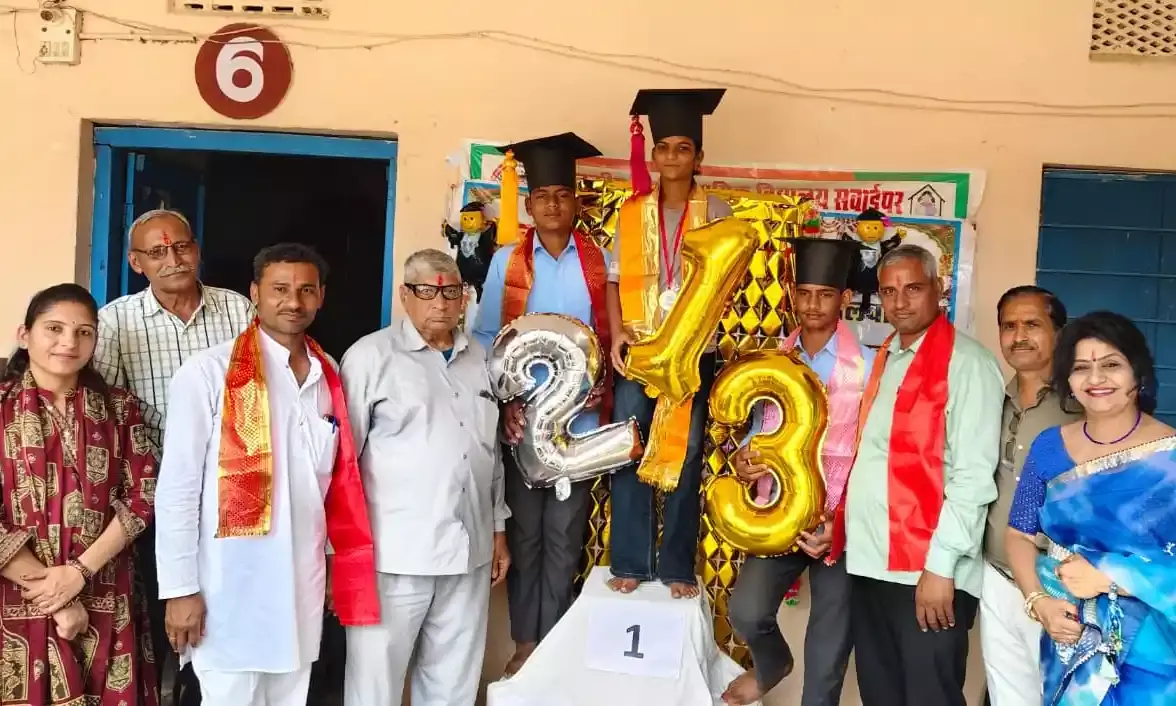 सवाईपुर स्कूल का बोर्ड परिणाम रहा शत-प्रतिशत: मेघा पीटीएम में मेधावियों का हुआ भव्य सम्मान; प्रियांशी ने 92% के साथ मारी बाजी