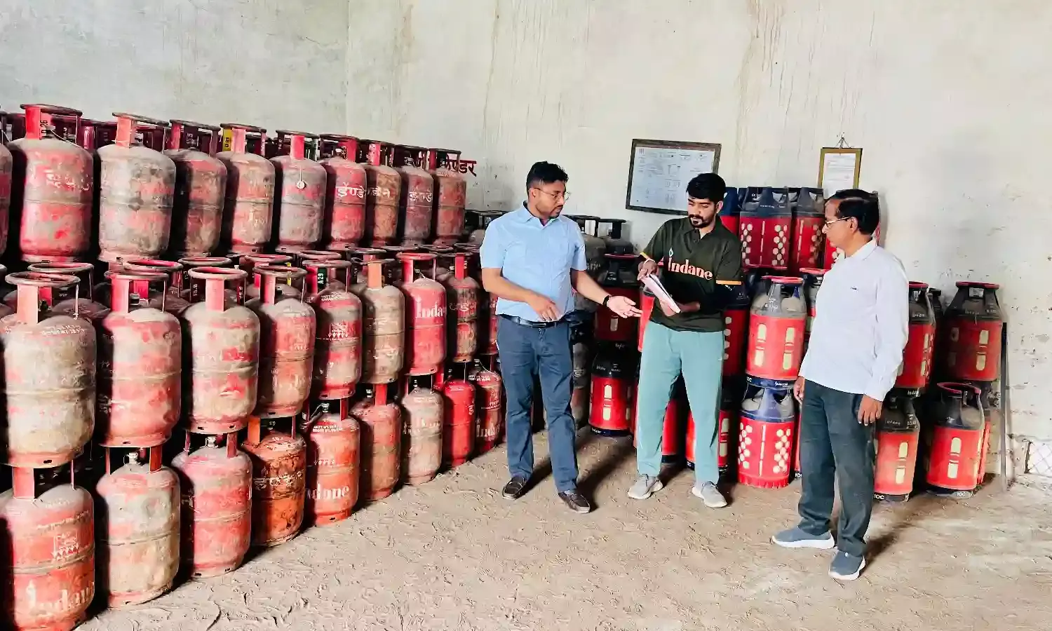 एलपीजी, पेट्रोल, डीजल का पर्याप्त स्टॉक सुनिश्चित करें सुनिश्चित एलपीजी, पेट्रोल, डीजल का पर्याप्त स्टॉक सुनिश्चित करें सुनिश्चित