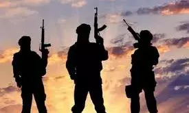 12वीं पास युवक निकला आतंकी ग्रुप का एडमिन; आंध्रप्रदेश पुलिस ने किया गिरफ्तार 12वीं पास युवक निकला आतंकी ग्रुप का एडमिन; आंध्रप्रदेश पुलिस ने किया गिरफ्तार