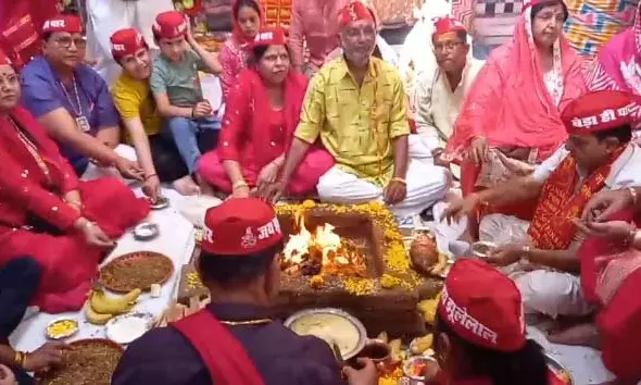 झूलेलाल सनातन मंदिर में उमड़ा श्रद्धा का सैलाब: 51 दंपतियों ने दी आहुतियां, 501 कन्याओं का हुआ पूजन
