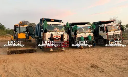 भीलवाड़ा में माफियाओं पर पुलिस की कार्रवाई, तीन डंपर और एक जेसीबी जब्त