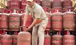एलपीजी सिलेंडर की कालाबाजारी पर पुलिस सख्त, हेल्पलाइन 112 पर दें सूचना