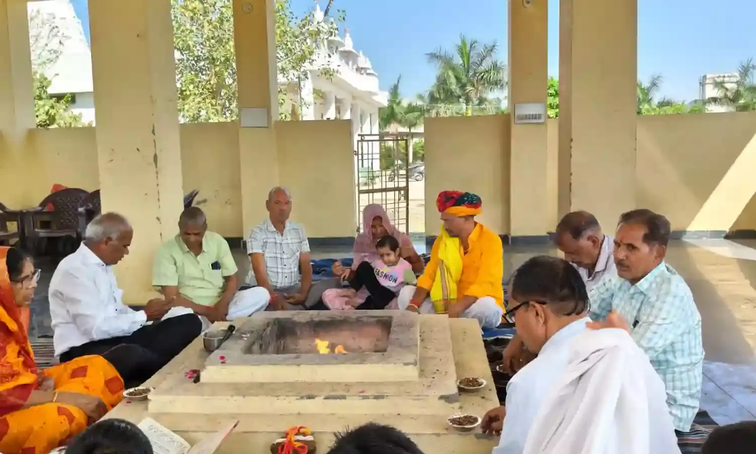 ऋष्य श्रृंग संस्थान में गूंजे वैदिक मंत्र: यज्ञ अनुष्ठान के साथ नवरात्रि का समापन, 42 वेद बटुकों ने दी पूर्णाहुति