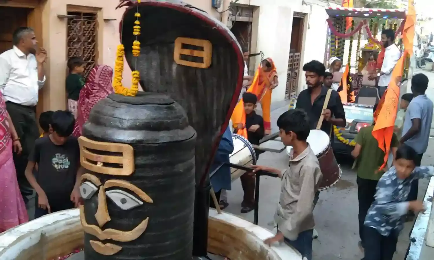 जय श्री राम के जयकारों से गुंजायमान हुआ हमीरगढ़: रामनवमी पर निकली भव्य शोभायात्रा, आकर्षक झांकियों ने मोहा मन