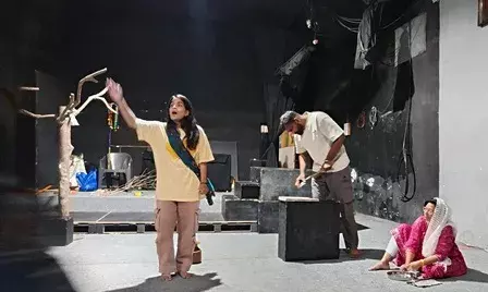 विश्व रंगमंच दिवस पर भीलवाड़ा में रंगकर्मियों ने साझा किए अनुभव, कठपुतलियां नाटक की बीकानेर में होगी प्रस्तुति