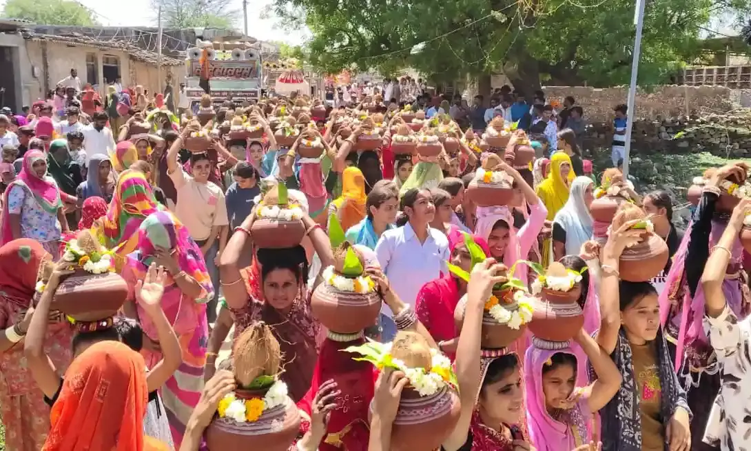 कलश यात्रा व शोभायात्रा के साथ नोहरा गांव में नौ दिवसीय 21 कुंडात्मक विष्णु महायज्ञ की शुरुआत